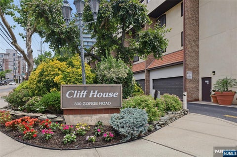 Photo of 300 Gorge Road #57, Cliffside Park, NJ 07010 (MLS # 26033891)