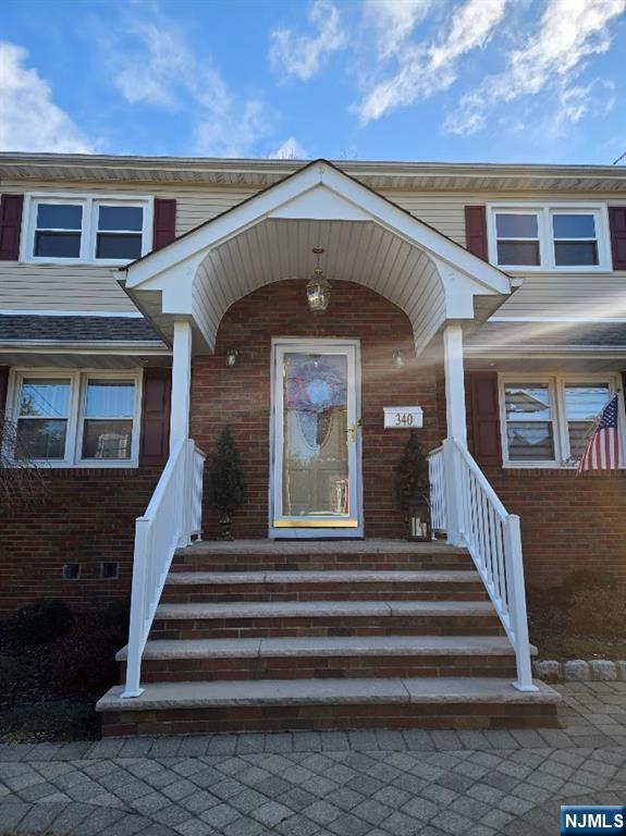 340 6th St 2, Saddle Brook, New Jersey - 3 Bedrooms  
1 Bathrooms  
5 Rooms - 