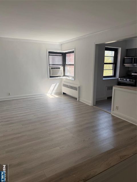MLS: 25016627