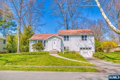 Photo of 23 Smith, Closter, NJ 07624 (MLS # 26005428)