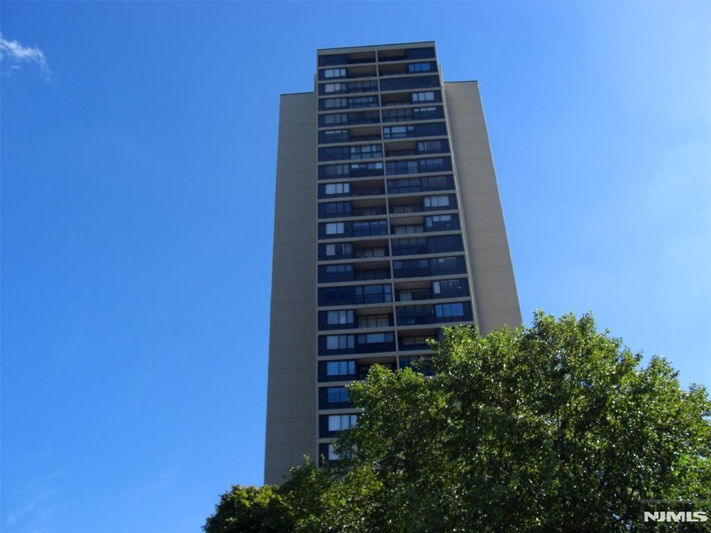 Photo of 6 Horizon Road #302, Fort Lee, NJ 07024 (MLS # 25039813)