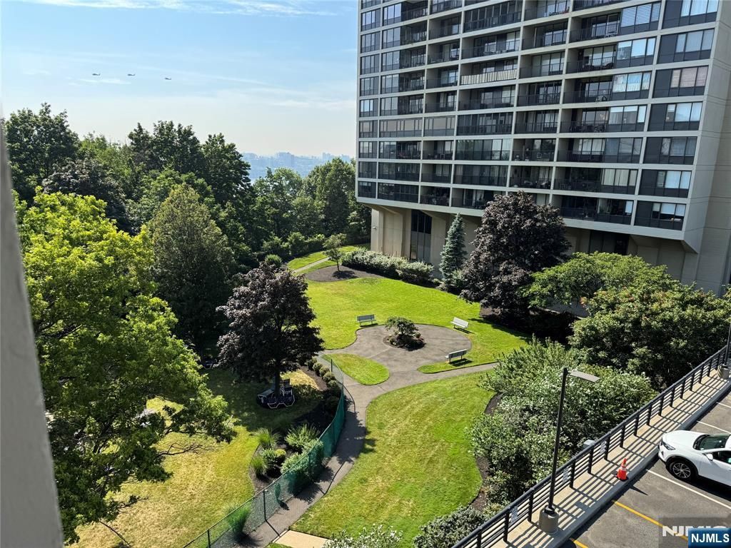 Photo of 6 Horizon Road #302, Fort Lee, NJ 07024 (MLS # 25039813)