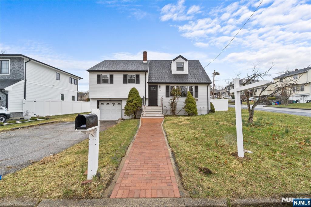 Property for Sale at 14 Lynn Place, Little Falls, New Jersey - Bedrooms: 3 
Bathrooms: 2 
Rooms: 5  - $639,000