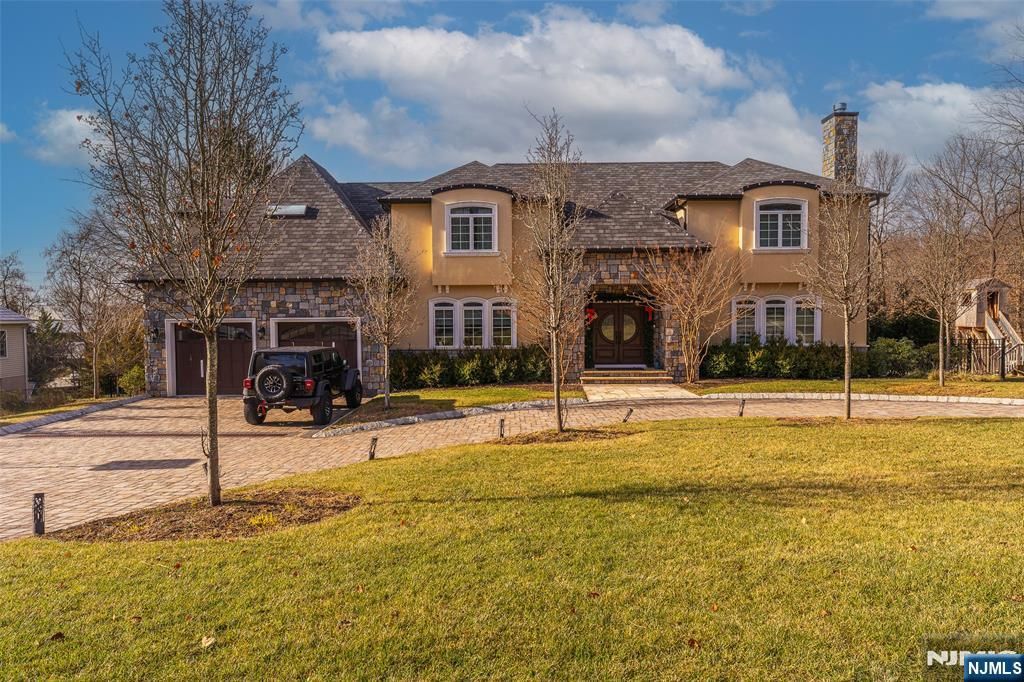 Photo of 281 Beaufort Avenue, Livingston, NJ 07039 (MLS # 26008003)