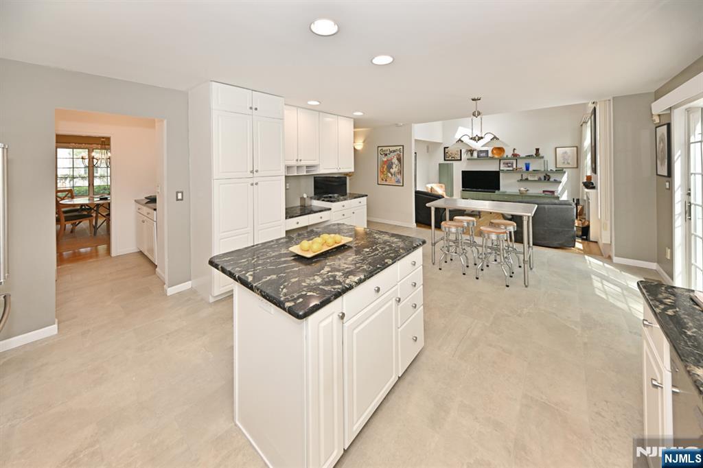 6 Schill Place