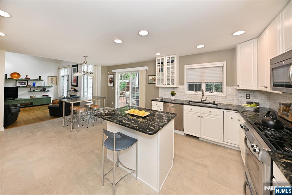 6 Schill Place