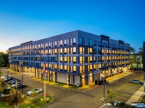 Photo of 120 W Passaic St #316, Rochelle Park, NJ 07662 (MLS # 26001446)