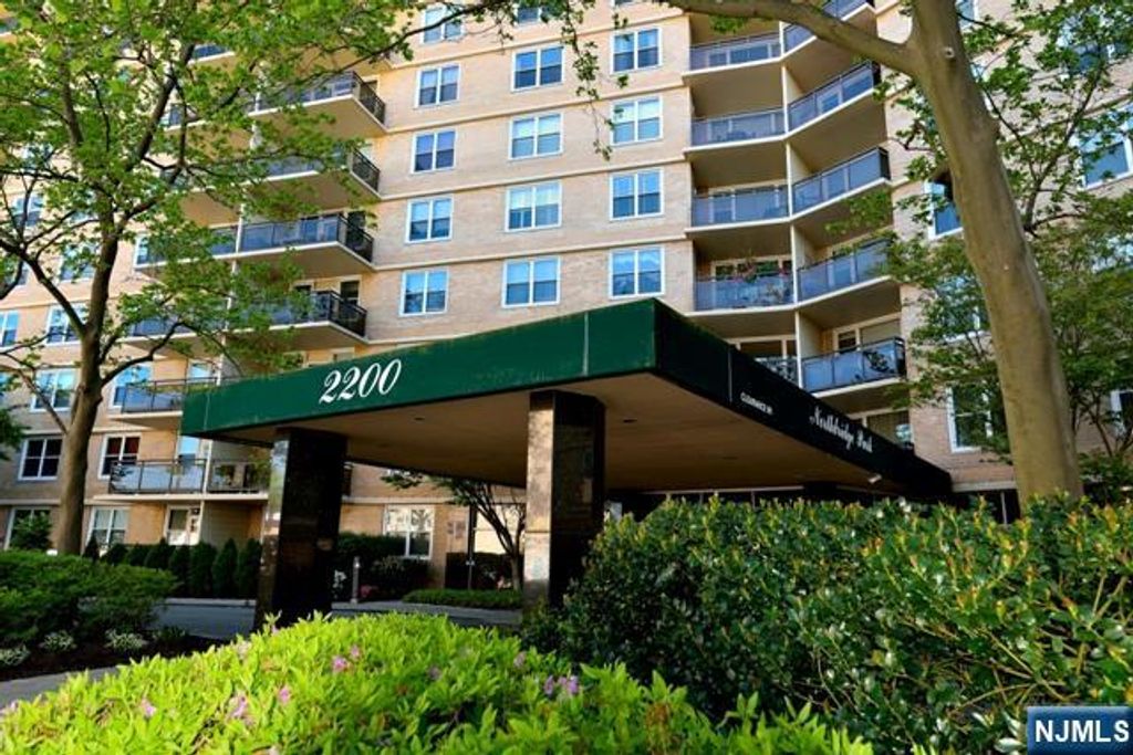 Photo of 2200 Central Road #9 B, Fort Lee, NJ 07024 (MLS # 25040139)