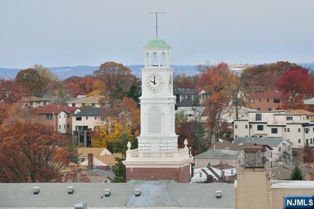 Photo of 2200 Central Road #9 B, Fort Lee, NJ 07024 (MLS # 25040139)