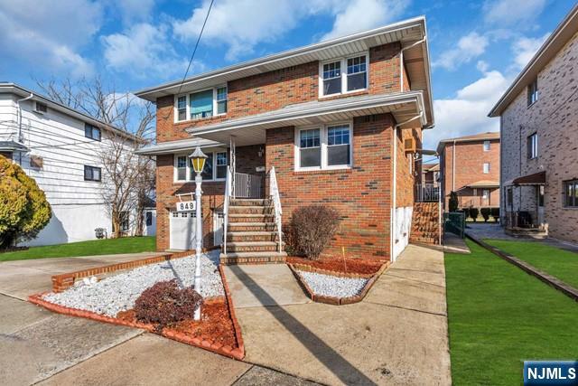 849 Elizabeth Street 1