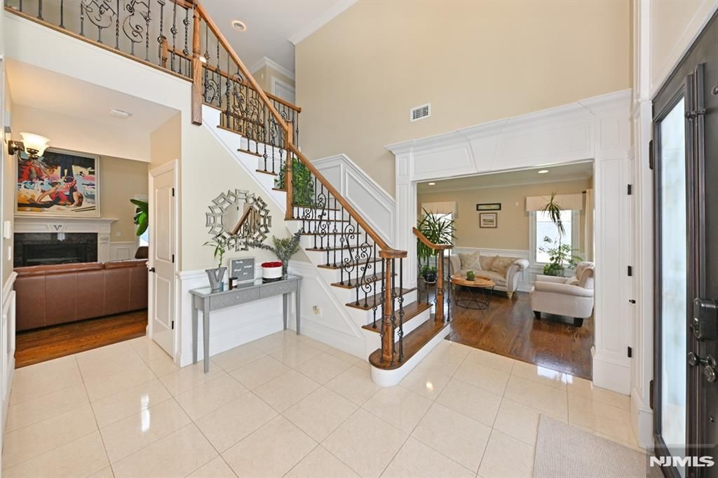 Photo of 106 Arnot Place, Paramus, NJ 07652 (MLS # 26006563)