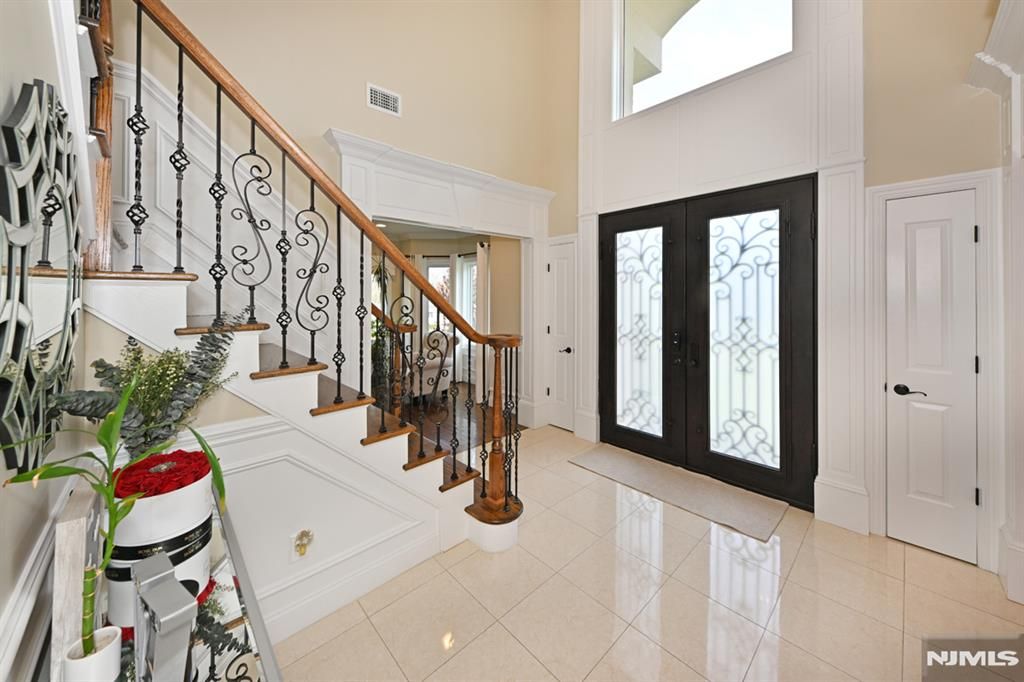 Photo of 106 Arnot Place, Paramus, NJ 07652 (MLS # 26006563)