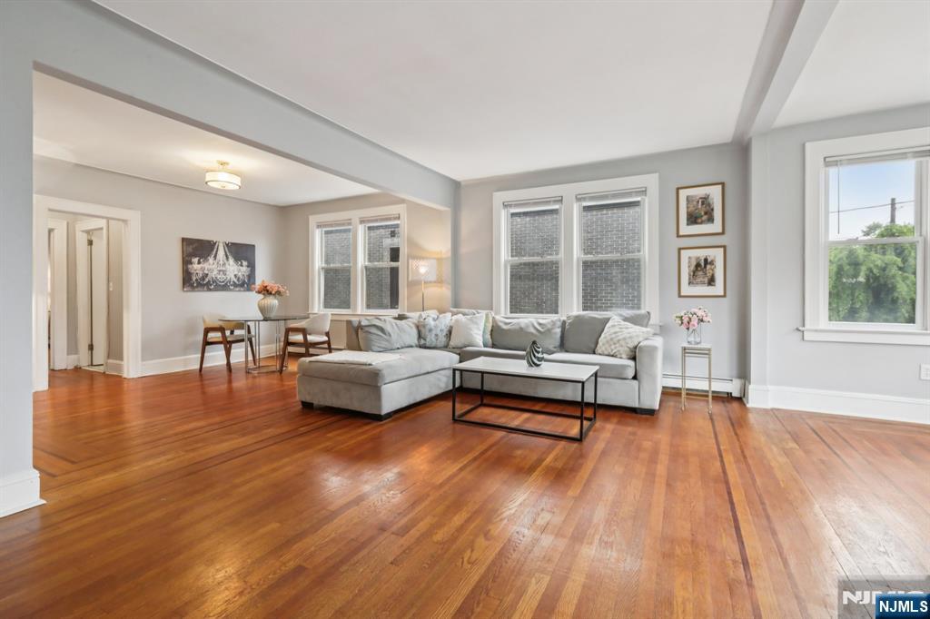 11 Warwick Avenue