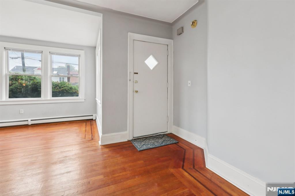 11 Warwick Avenue