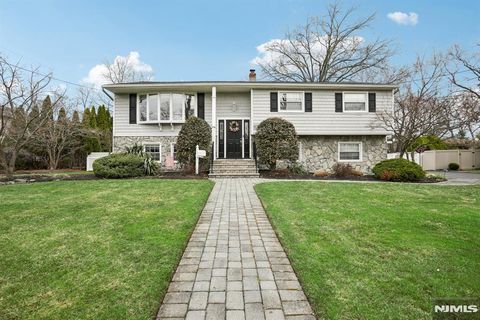 Photo of 116 Carol Place, Wayne, NJ 07470 (MLS # 26008518)