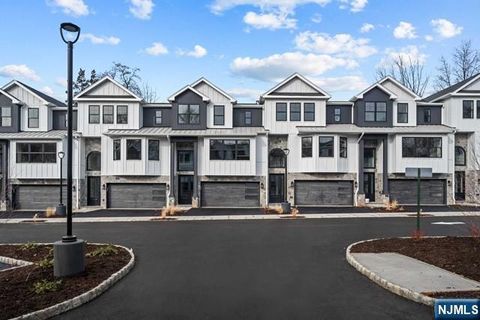 Photo of 147 Central Ave #16, Old Tappan, NJ 07675 (MLS # 25026567)