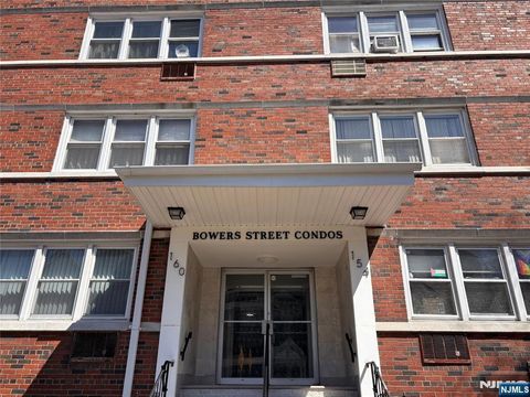Photo of 154 Bowers St #4B, Jersey City, NJ 07307 (MLS # 26014550)