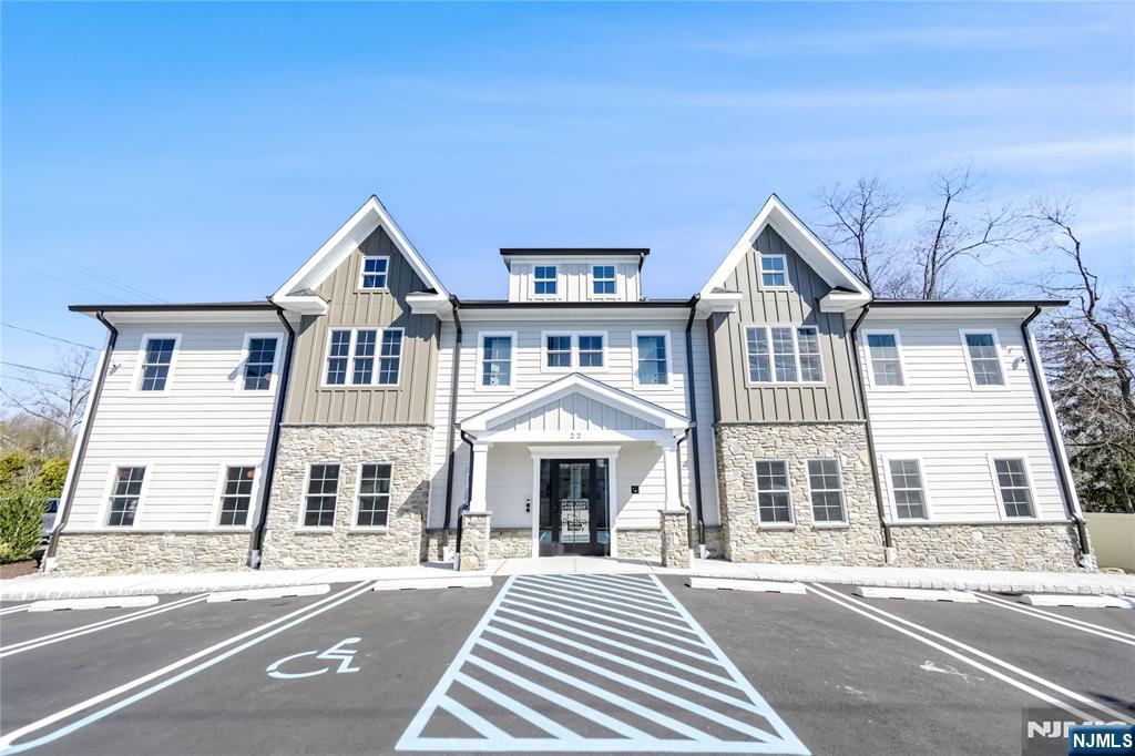 22 Maple St 4, Allendale, New Jersey - 2 Bedrooms  
2 Bathrooms  
5 Rooms - 