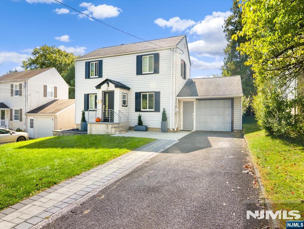 12 Nutwold Avenue