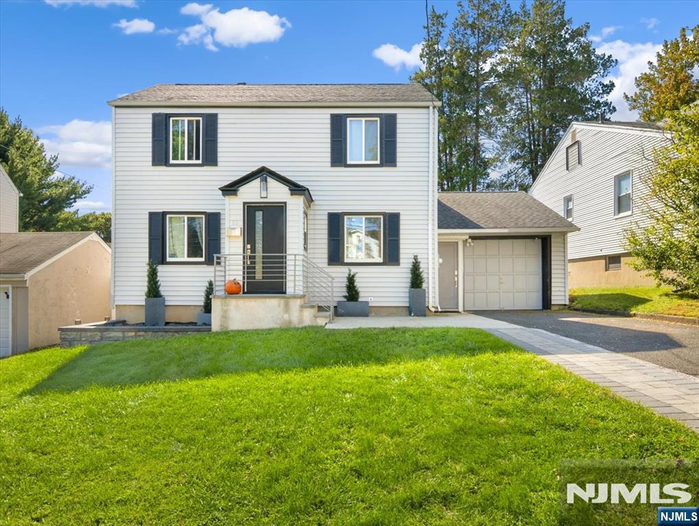 12 Nutwold Avenue