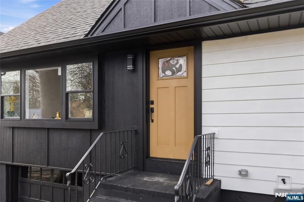 Photo of 116 Washington Place, Teaneck, NJ 07666 (MLS # 26019587)