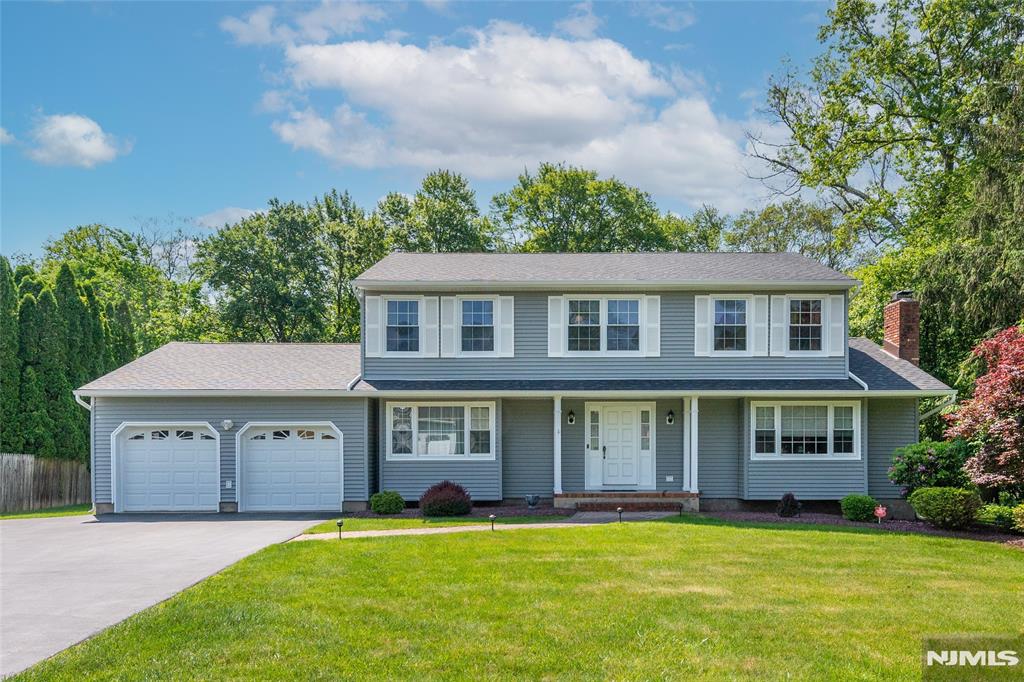 Property for Sale at 14 Clearfield Road, Roxbury Twp, New Jersey - Bedrooms: 4 
Bathrooms: 2 
Rooms: 10  - $700,000