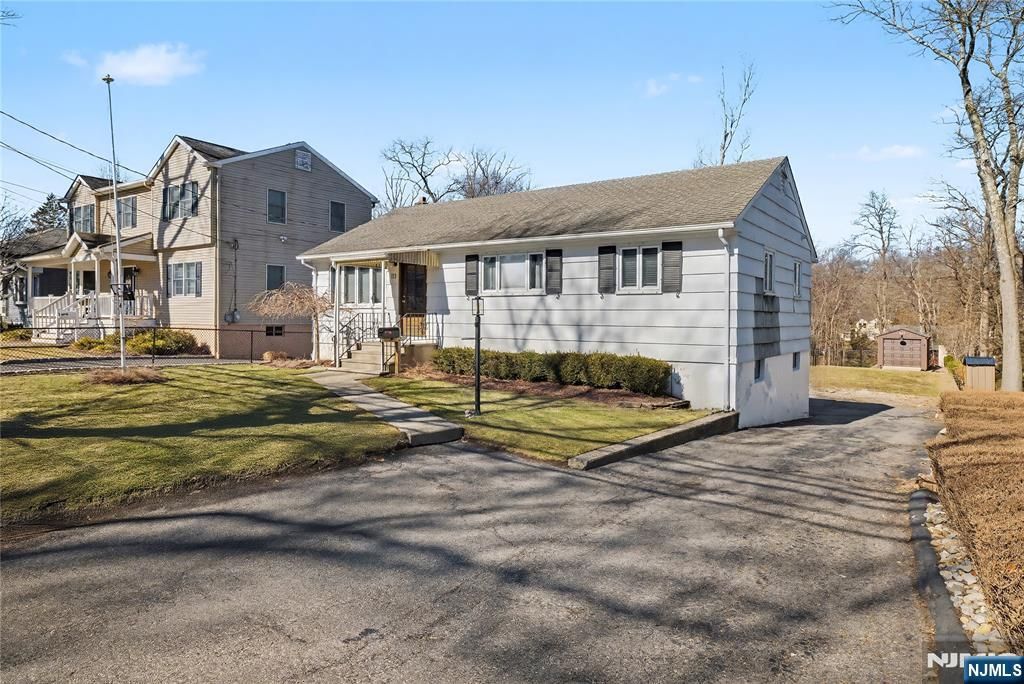 Photo of 113 Seminole Avenue, Oakland, NJ 07436 (MLS # 26007215)