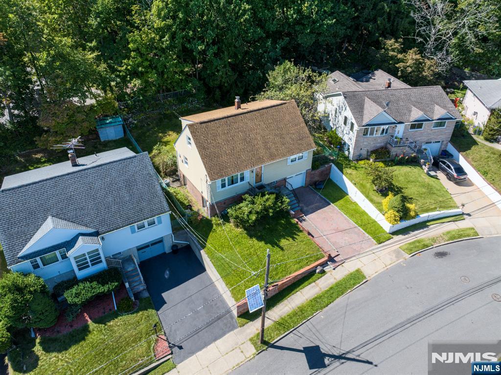 31 Dewey Avenue