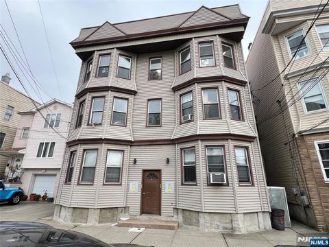 Photo of 7 Franklin Avenue, Harrison, NJ 07029 (MLS # 25041413)