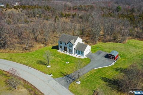 MLS: 25011051