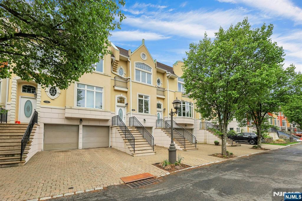 110 Winding Creek