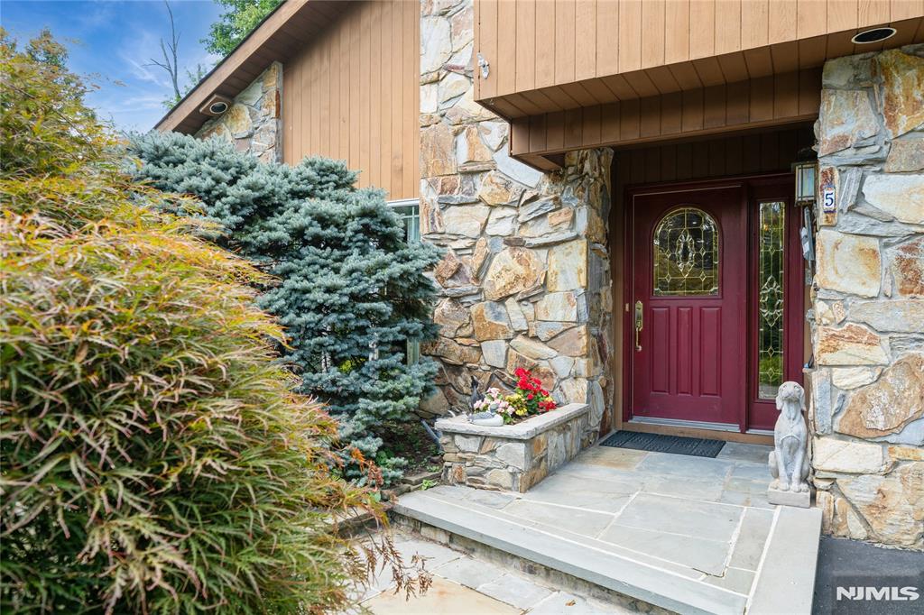 5 Ridge Court
