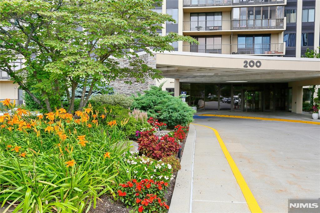 200 Winston Drive 2116