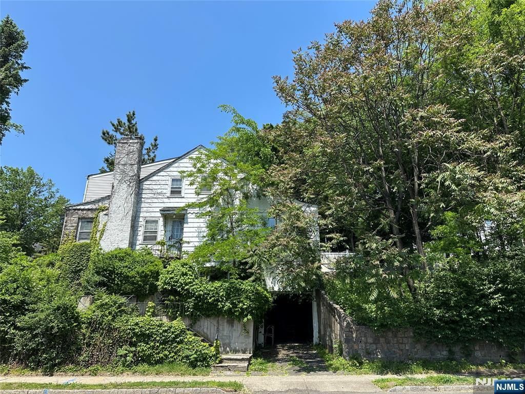 Photo of 203 S Conway Court, South Orange Village, NJ 07079 (MLS # 26018263)