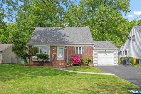 Photo of 778 John Street, Teaneck, NJ 07666 (MLS # 26017596)