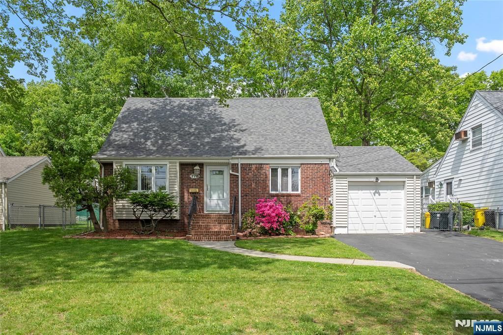 Photo of 778 John Street, Teaneck, NJ 07666 (MLS # 26017596)