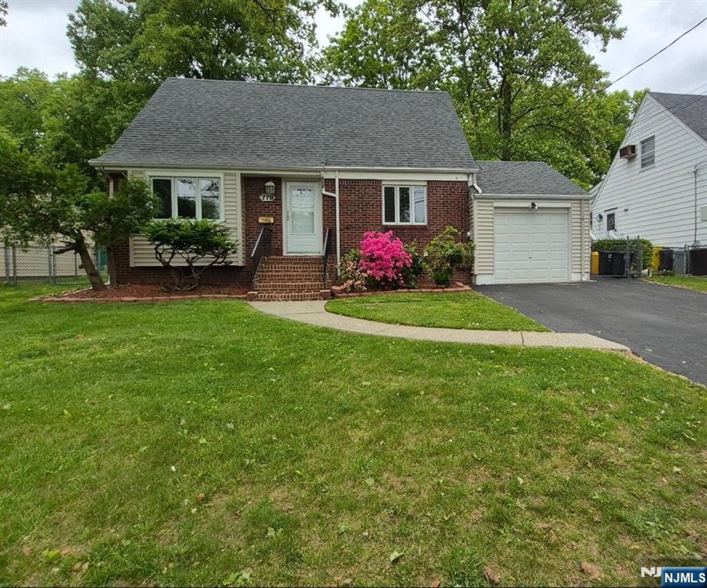 Photo of 778 John Street, Teaneck, NJ 07666 (MLS # 26017596)