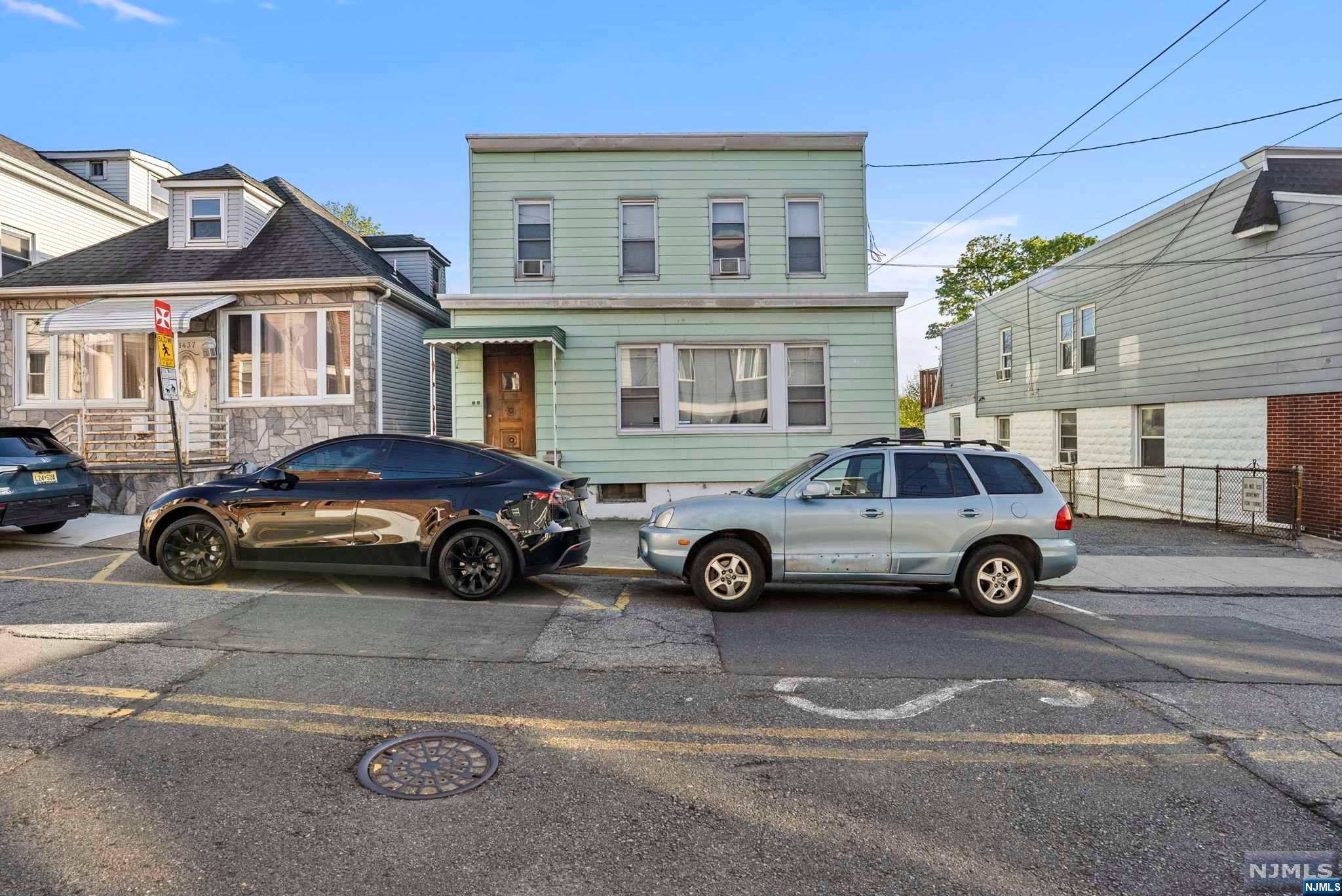 1439 46th Street