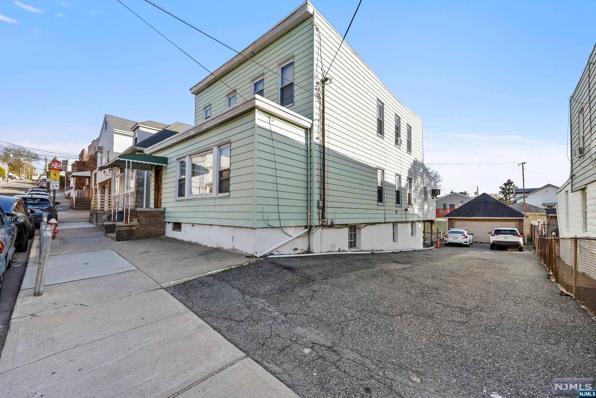 1439 46th Street