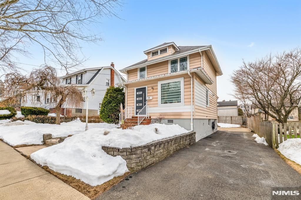 Photo of 107 Chestnut Street, Rochelle Park, NJ 07662 (MLS # 26006479)