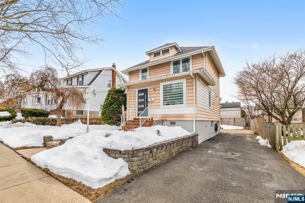 Photo of 107 Chestnut Street, Rochelle Park, NJ 07662 (MLS # 26006479)