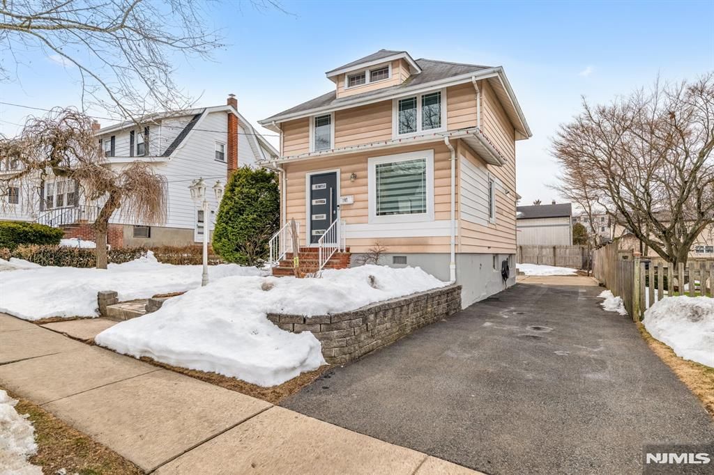 Photo of 107 Chestnut Street, Rochelle Park, NJ 07662 (MLS # 26006479)