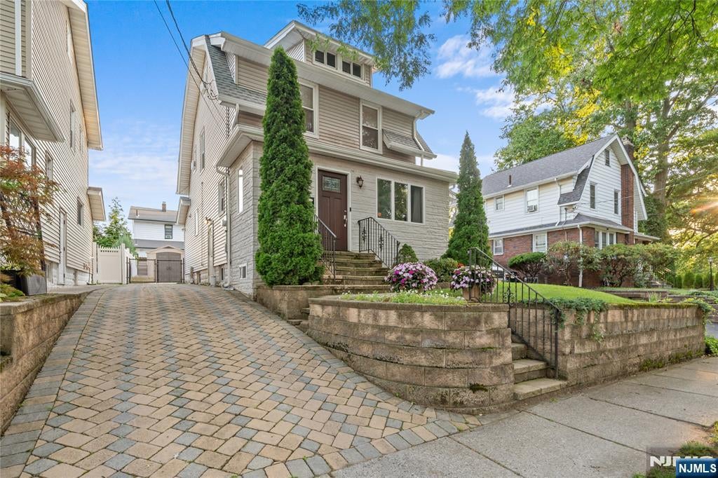 171 Oak Ridge Avenue