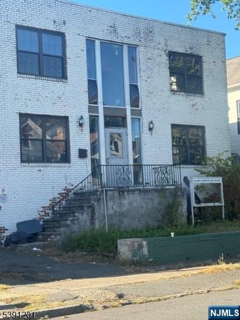 61 Lincoln Street East Orange NJ 07017