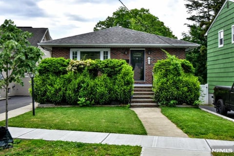 Photo of 88 Woodland Avenue, Rutherford, NJ 07070 (MLS # 26020994)