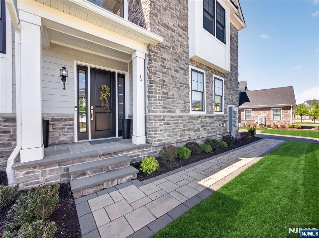 19 Woodmont Circle