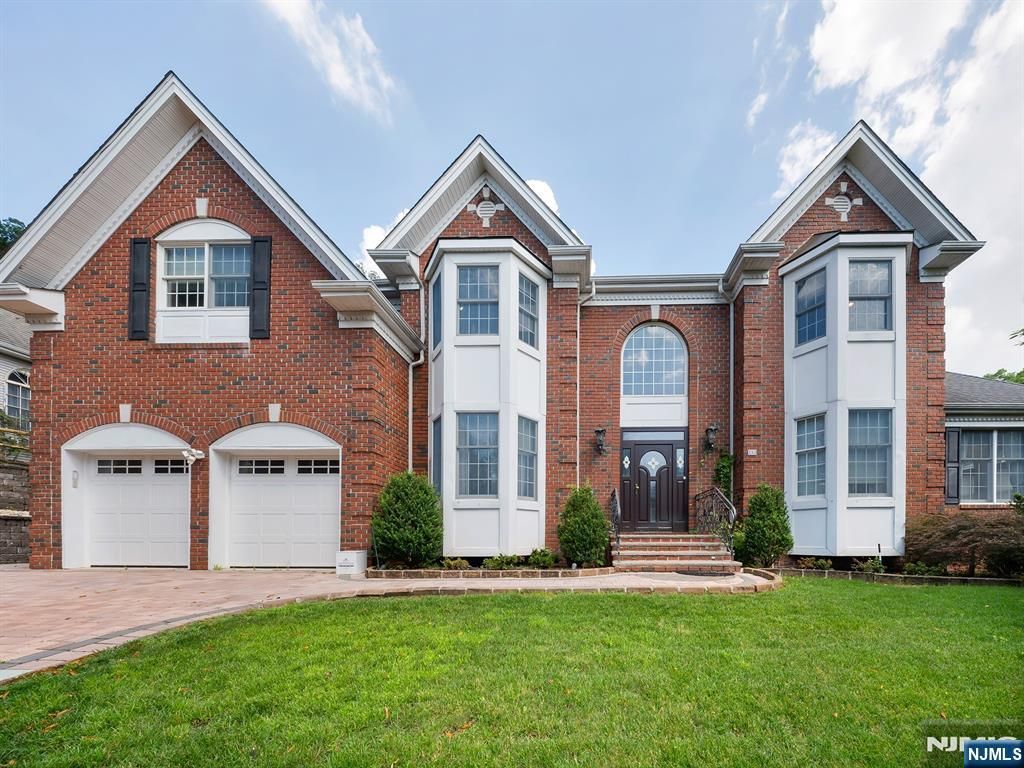 Photo of 212 Bennington Terrace, Paramus, NJ 07652 (MLS # 25025946)