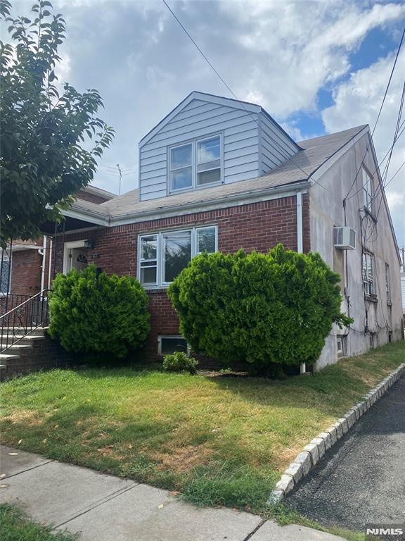 67 Magnolia St 2, Belleville, New Jersey - 2 Bedrooms  
1 Bathrooms  
5 Rooms - 