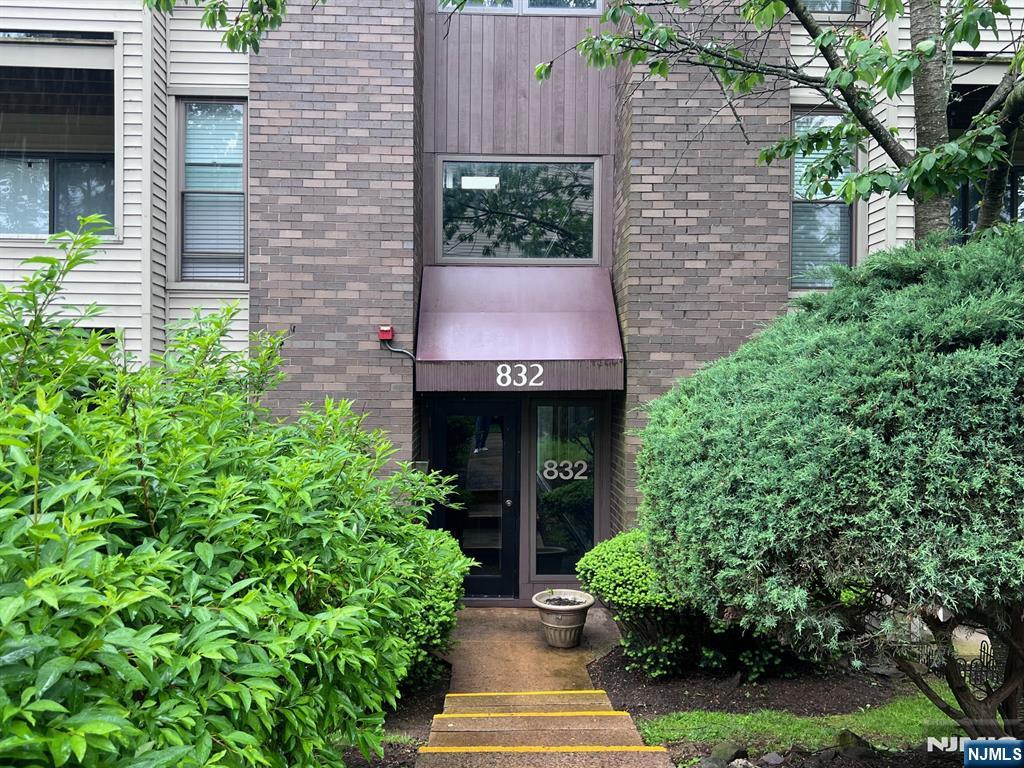 832 Main