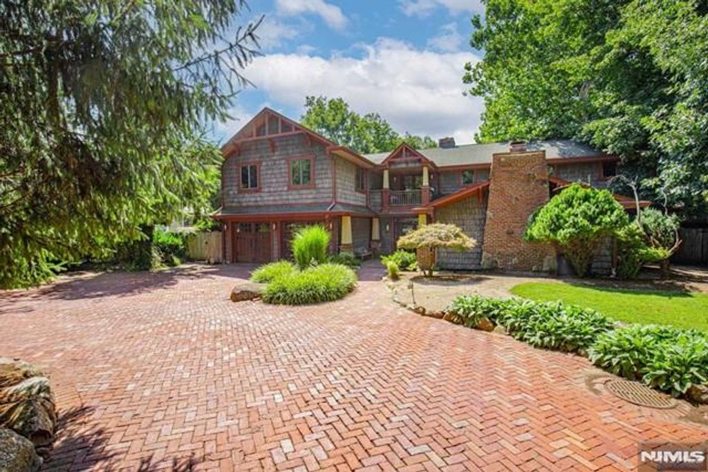 Photo of 12 Alcott Road, Mahwah, NJ 07430 (MLS # 25008899)
